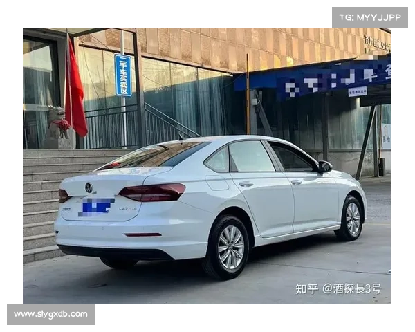 中午喝的酒下午没散掉他开车撞飞了朗逸 中午喝的酒下午没散掉他开车撞飞了朗逸